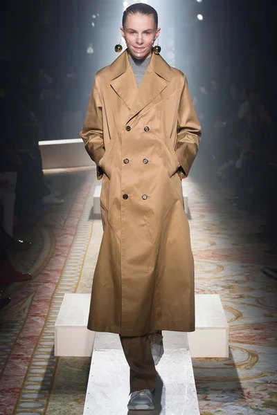 Look 5